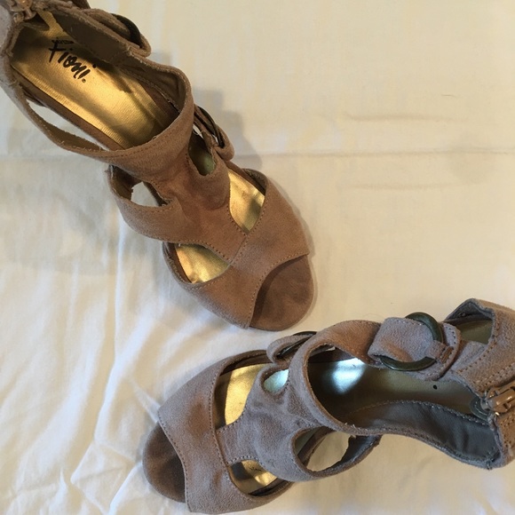 Women’s size 8 heels 👠 - Picture 2 of 5